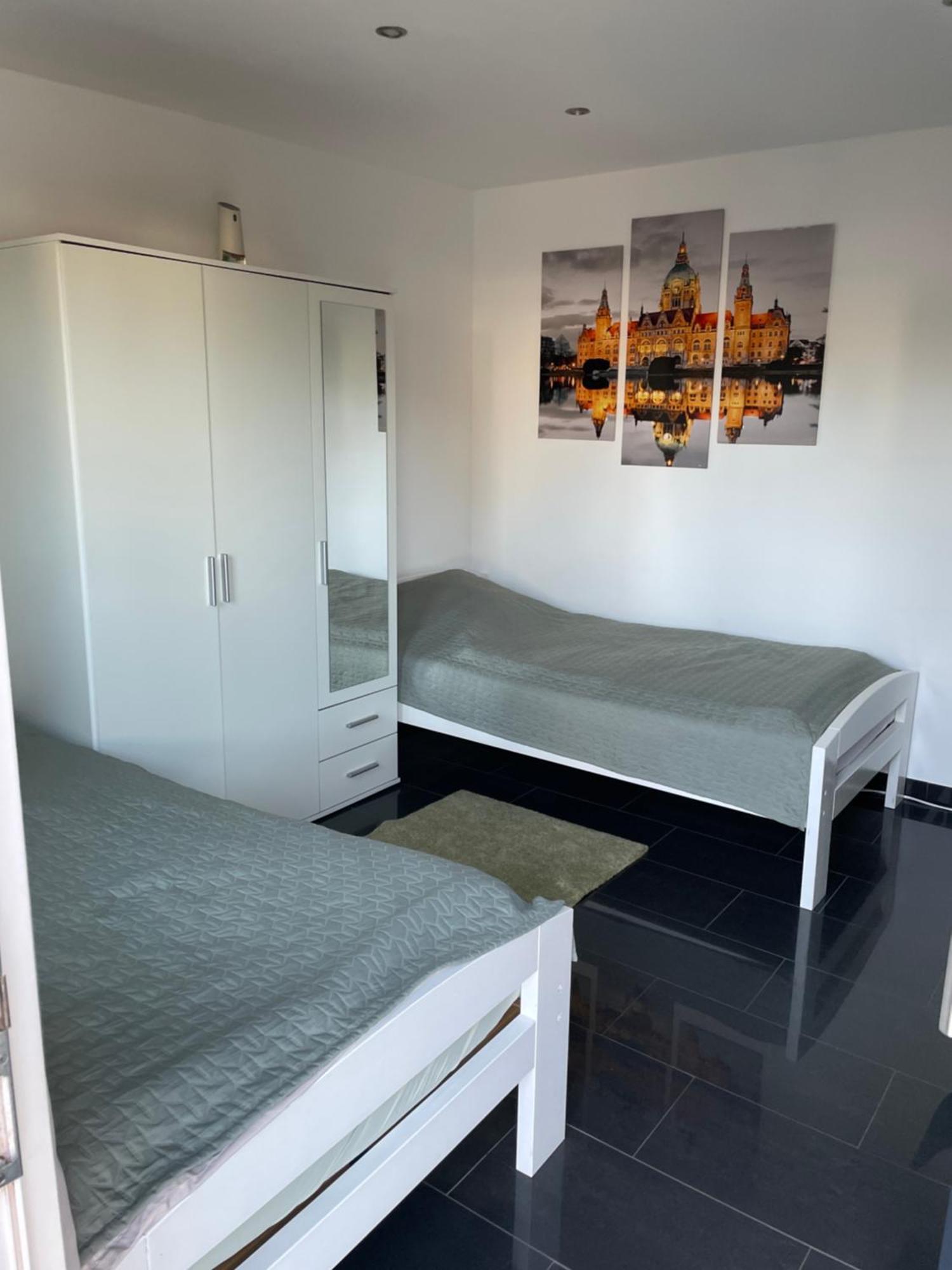 Ferienwohnung Mit Fussbodenheizung Nahe Messe, Gratis Parkplatz Und Abstellplatz E - Bike Hannover Bagian luar foto
